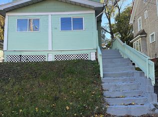 110 Bayclif Dr, Rochester, NY 14609