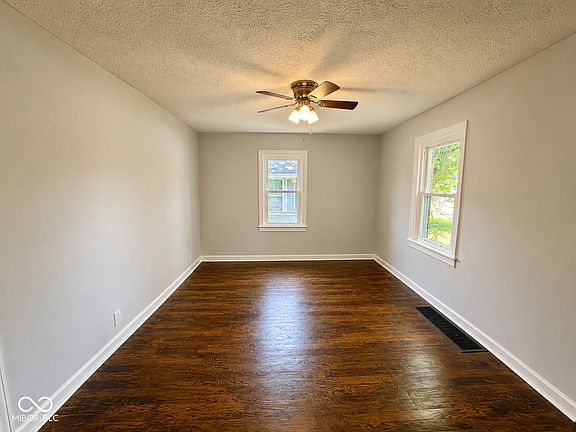 4th image of 304 W 34th St