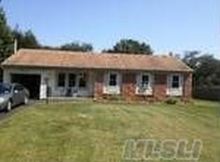 93 Raynor Rd, Ridge, NY 11961