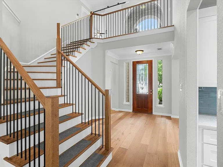 5301 Deerwood Ln — Photo 3