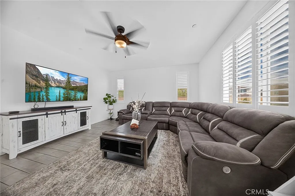 5 bed, 3040 sqft, $3,500 — Photo 4