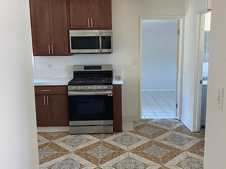 88 Starr Ave — Photo 3