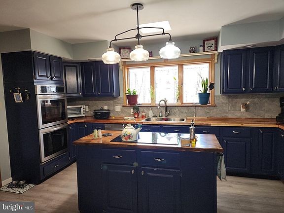 4th image of 429 Dark Hollow Rd