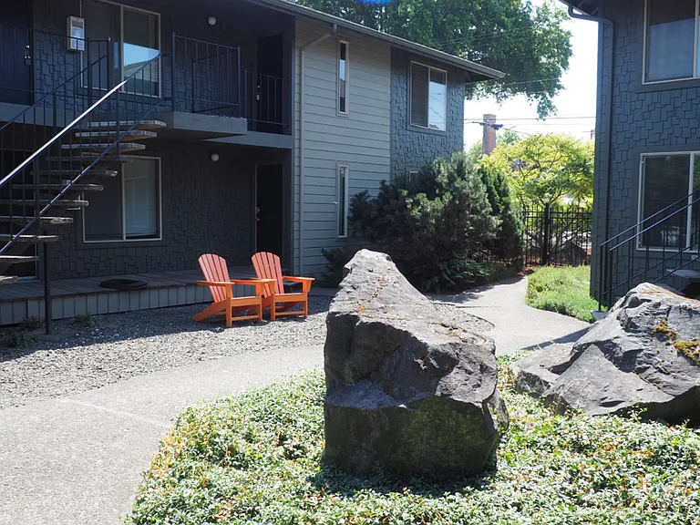 2615 NW Harrison Blvd — Photo 4