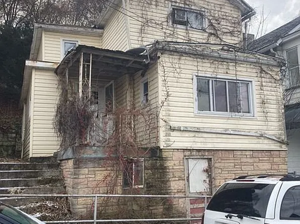 833 Prospect Ave, Charleroi, PA 15022