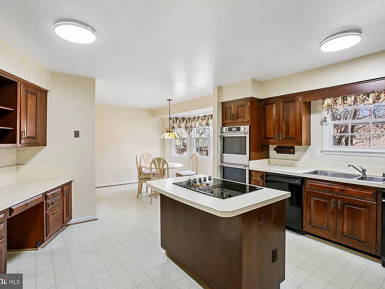 6604 Tina Ln — Photo 5