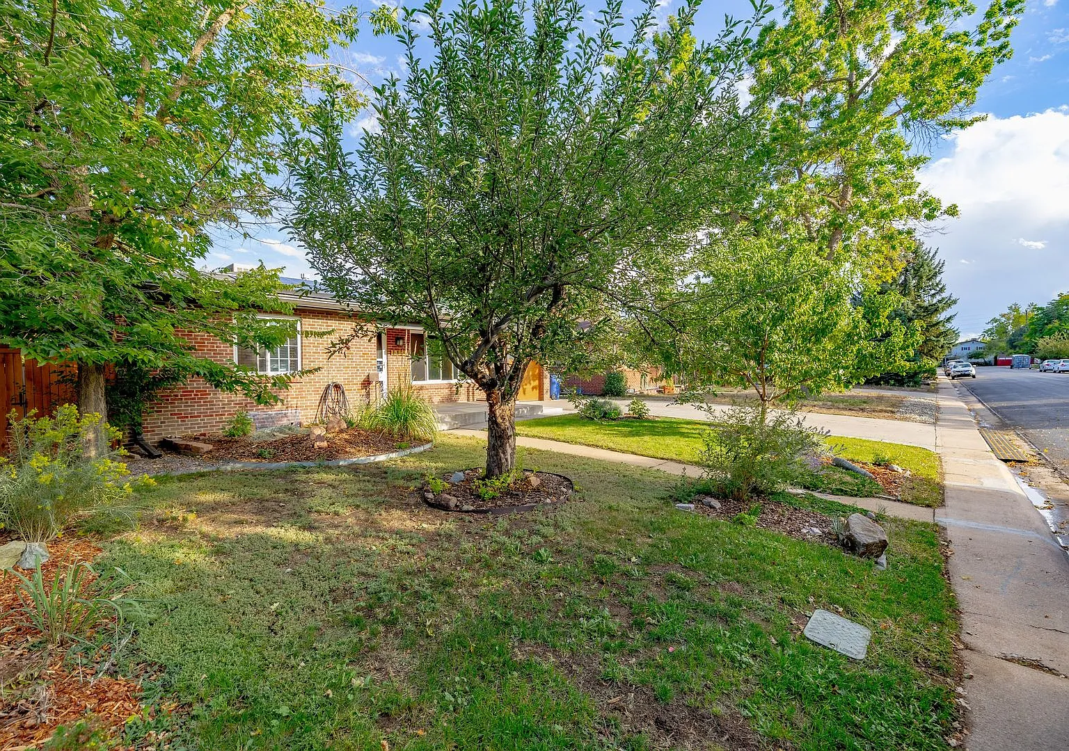 Spacious 4-Bedroom Home with Updated Kitchen, Finished Lower Level & Huge Backyard — Photo 4