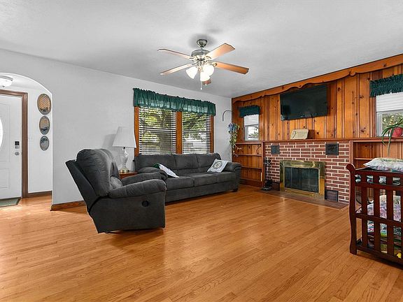 2nd image of 201 Urbanna Dr