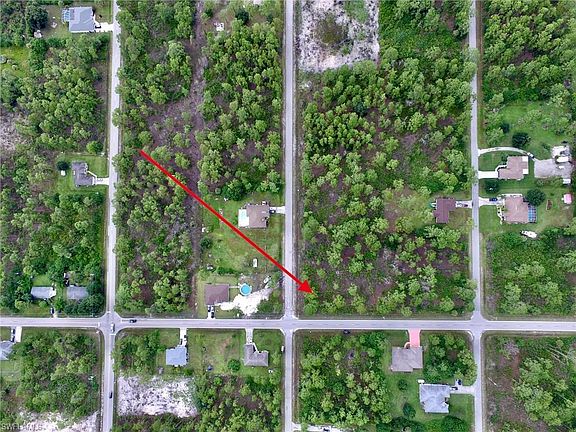 4th image of 906 W 10th St