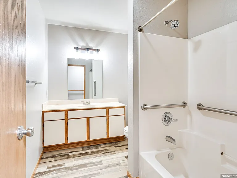 Lincoln Ridge — Photo 7