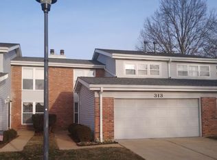 313 Fox Village Ct, Ballwin, MO 63021