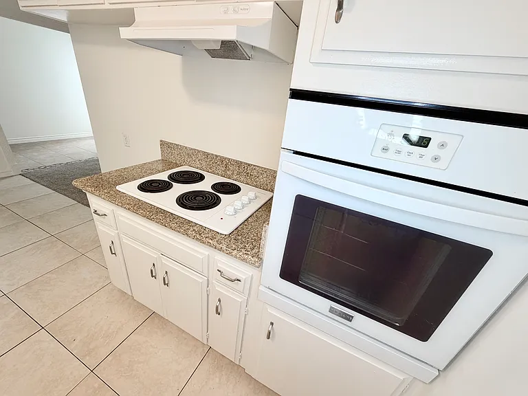 85 N Holliston Ave — Photo 9