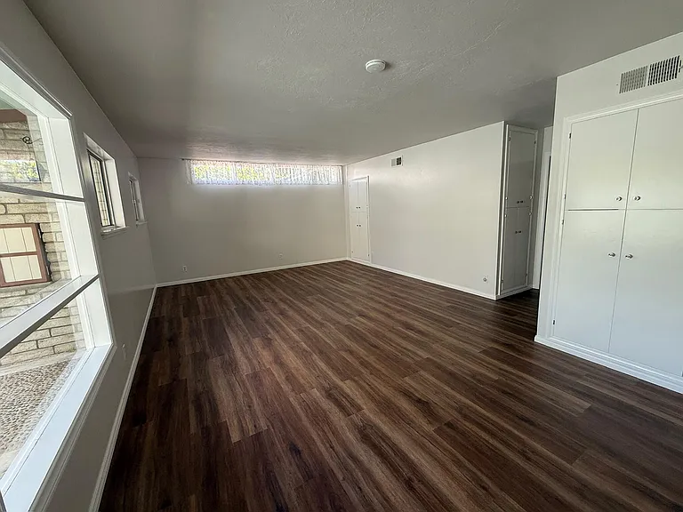630 Tabor Ln — Photo 9