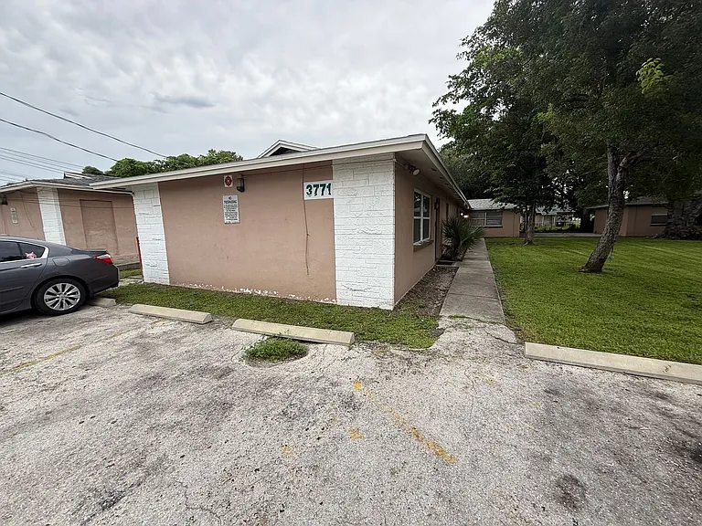 3771 Belmont St — Photo 2