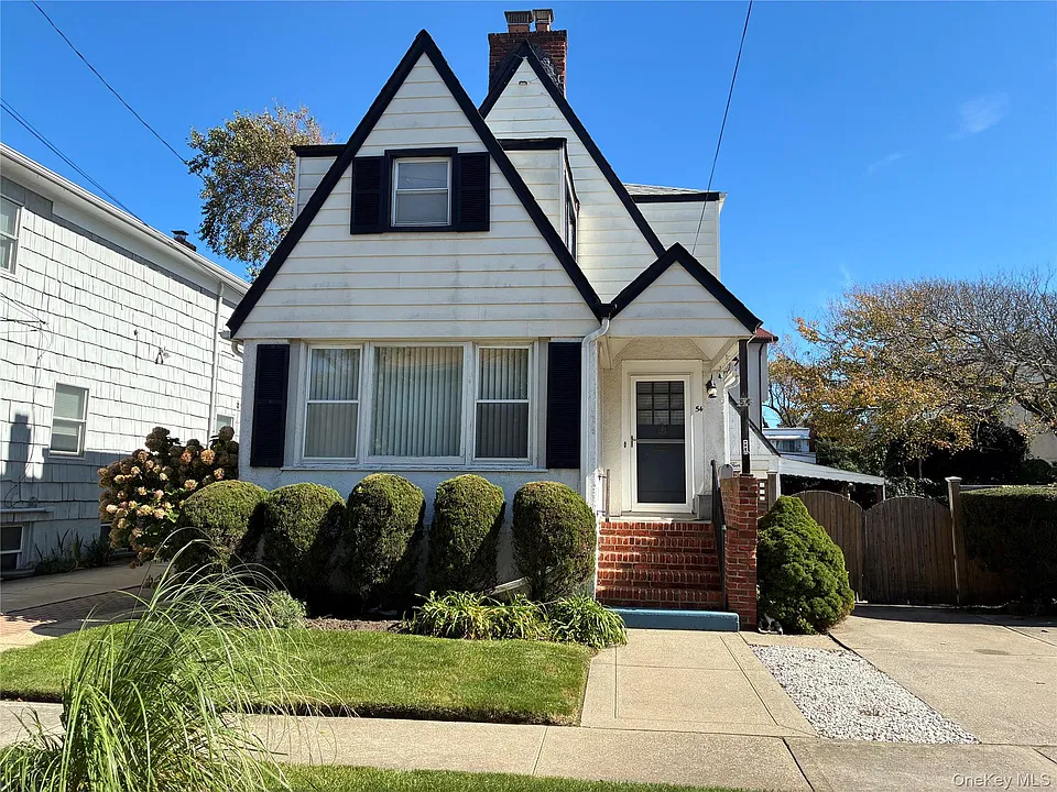 54 Erie Ave
