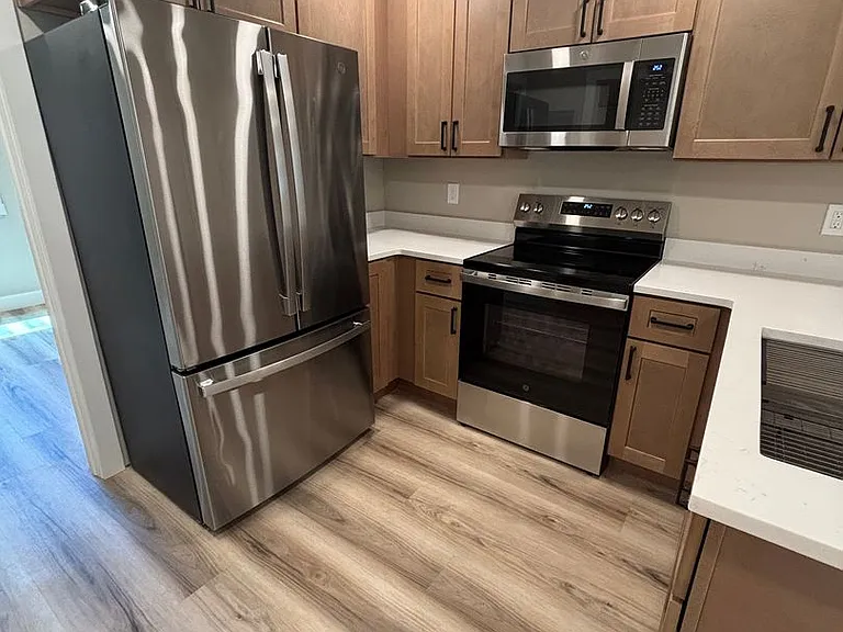 106 E Sycamore St — Photo 55