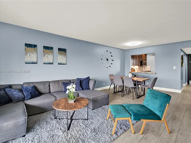 950 Hillcrest Dr #414 — Photo 6
