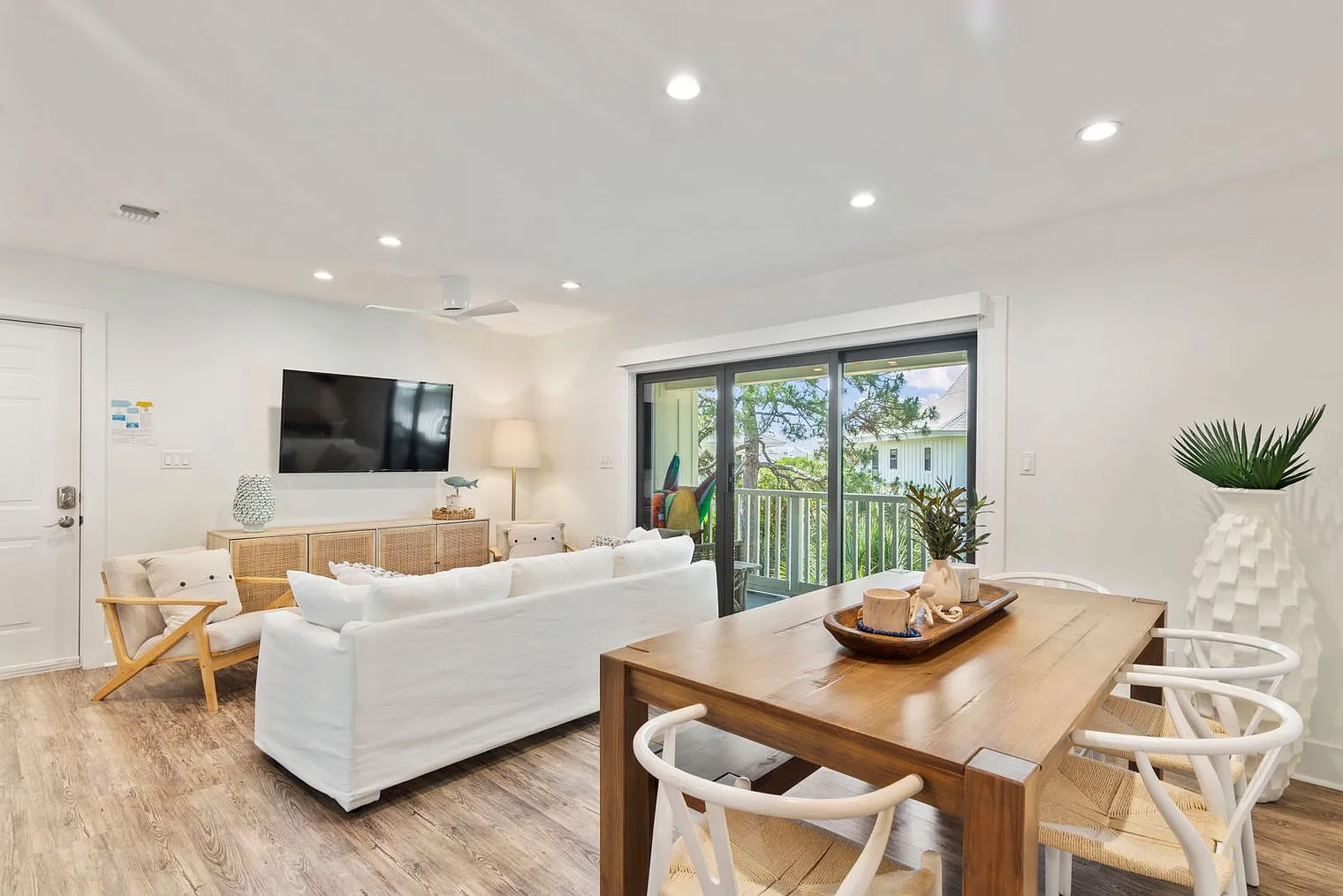 3 bed, 2.0 bath, 1119 sqft, $3,292 — Photo 1
