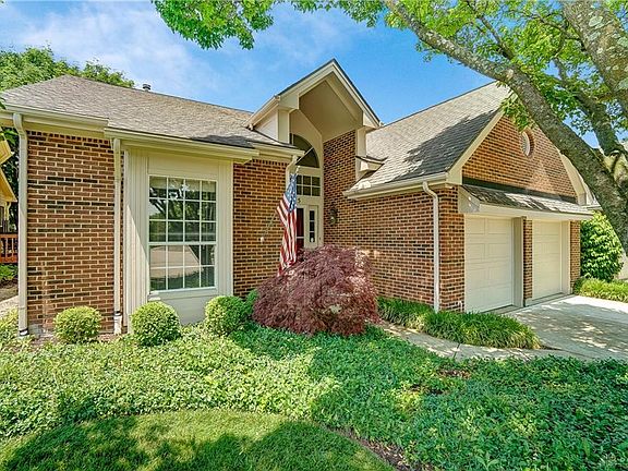 3rd image of 6985 Wembley Cir