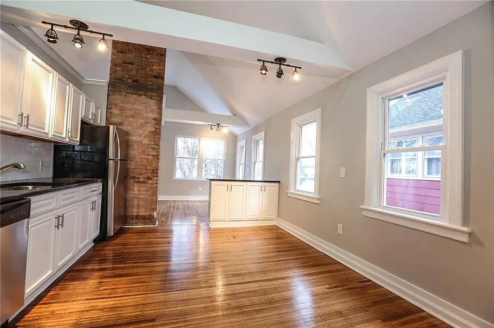 3 bed, 1.0 bath, 2613 sqft, $1,850 — Photo 3