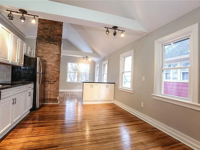 32 Rowley St — Photo 3