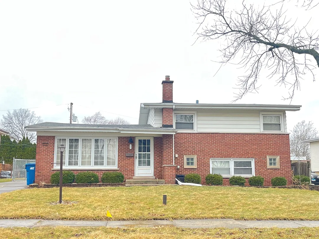 232 Roberta Ln photo 1