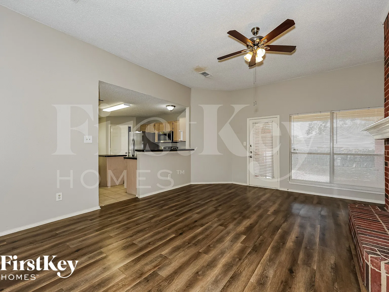 4 bed, 2.0 bath, 2009 sqft, $2,200 — Photo 4