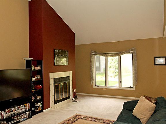 2nd image of 1301 Appletree Ln