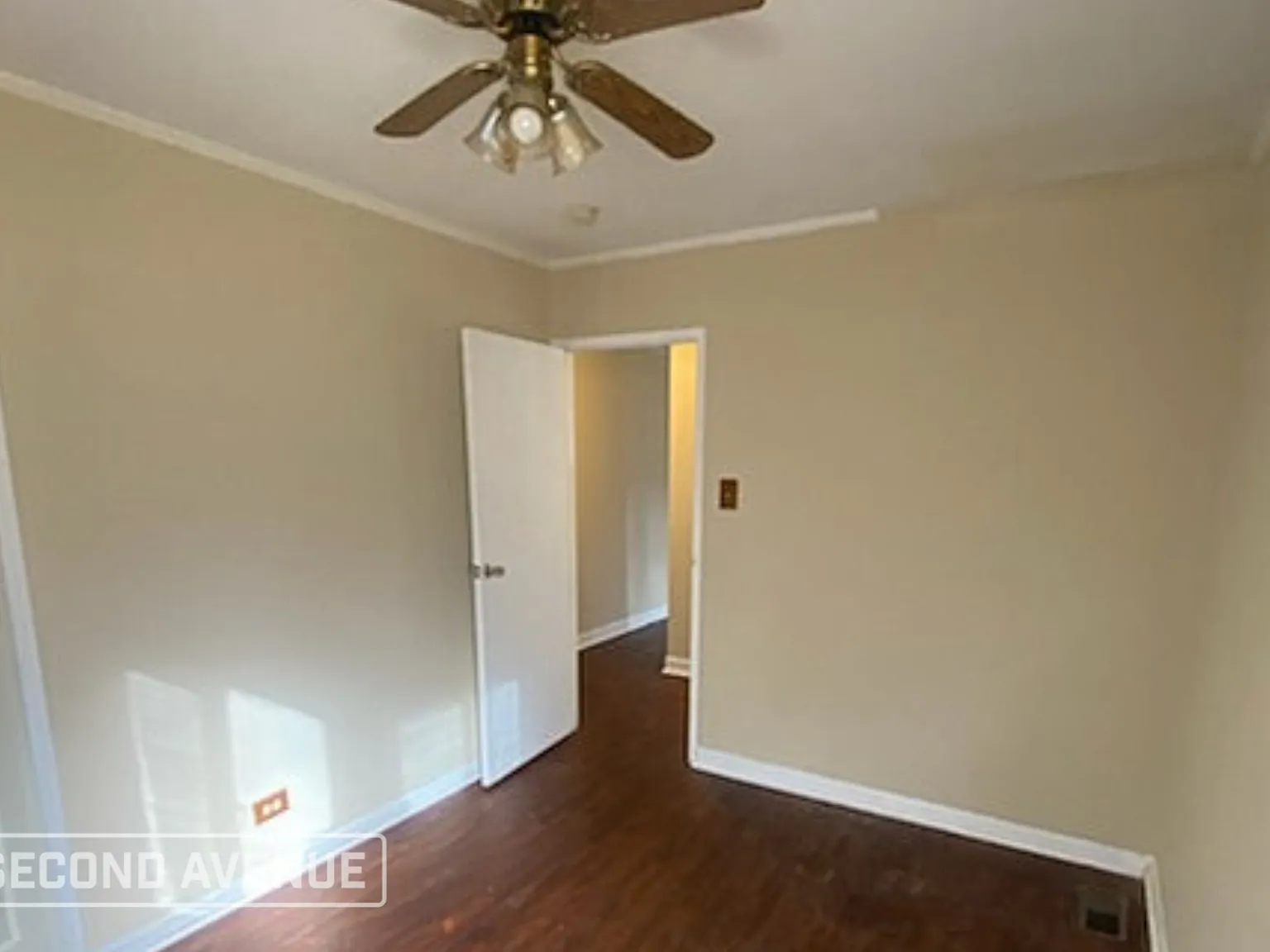 3 bed, 1.0 bath, 1300 sqft, $1,895 — Photo 4