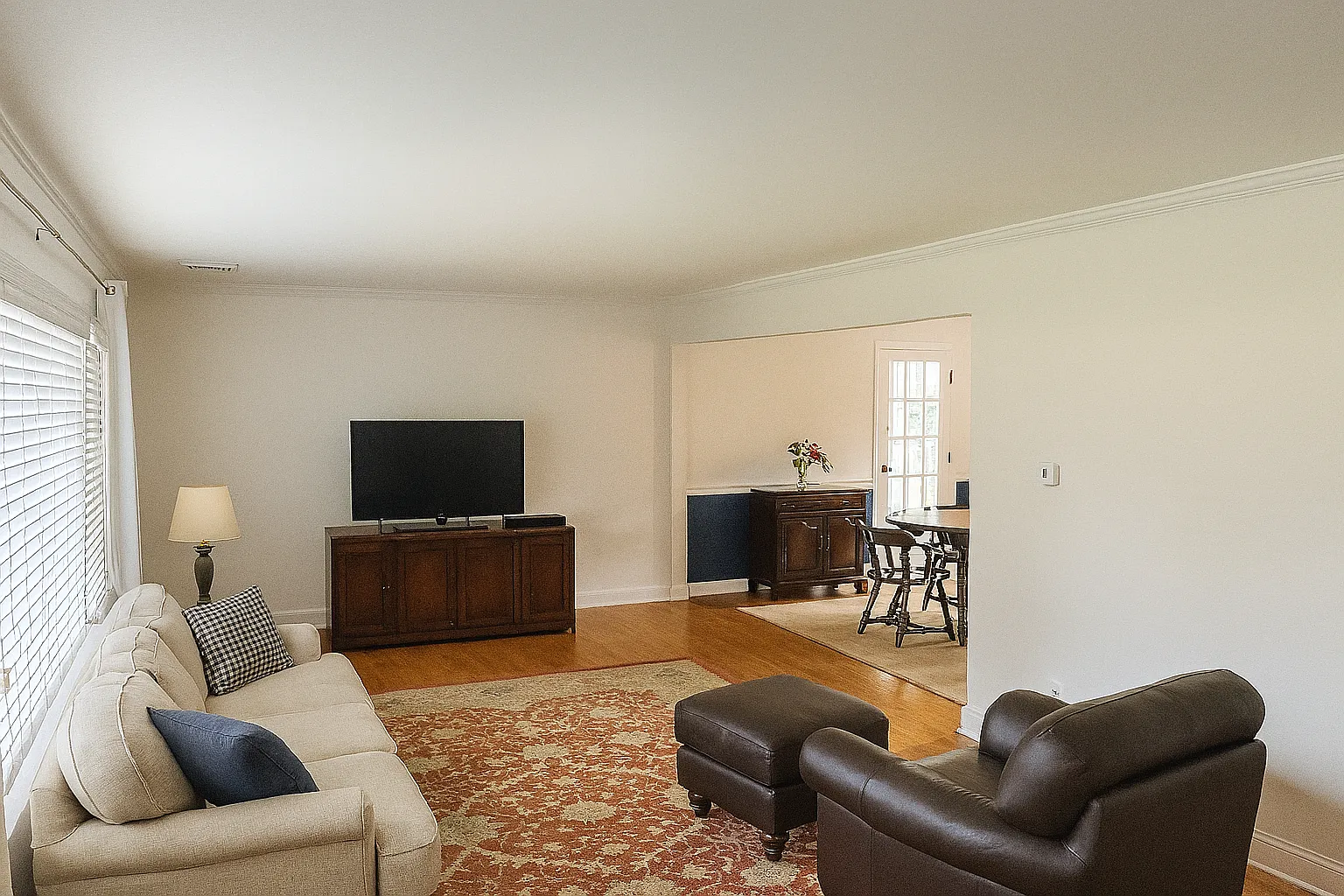 3 bed, 1938 sqft, $5,150 — Photo 2