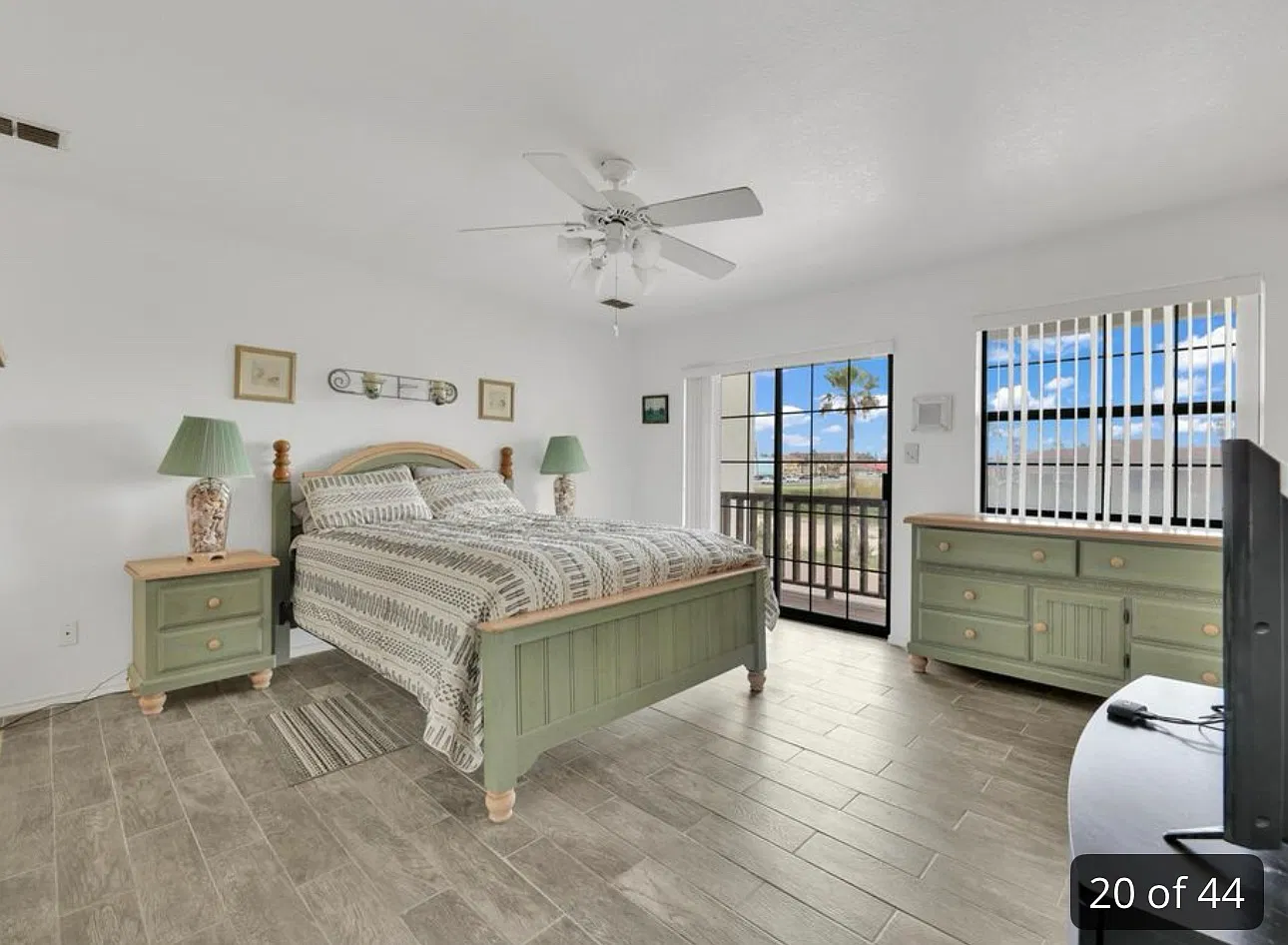 104 W Capricorn Dr — Photo 4