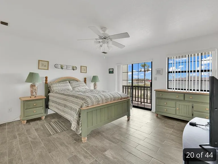104 W Capricorn Dr #B — Photo 4