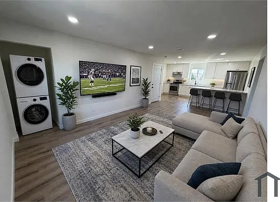 2 bed, 650 sqft, $2,350 — Photo 2
