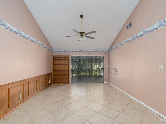4th image of 714 Windsor Glen Dr N