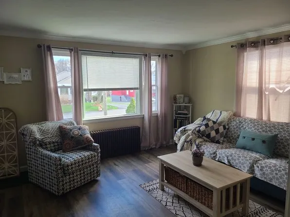 18 Dudley St, New Britain, CT 06053