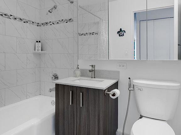 4th image of 1 River Pl APT 1924