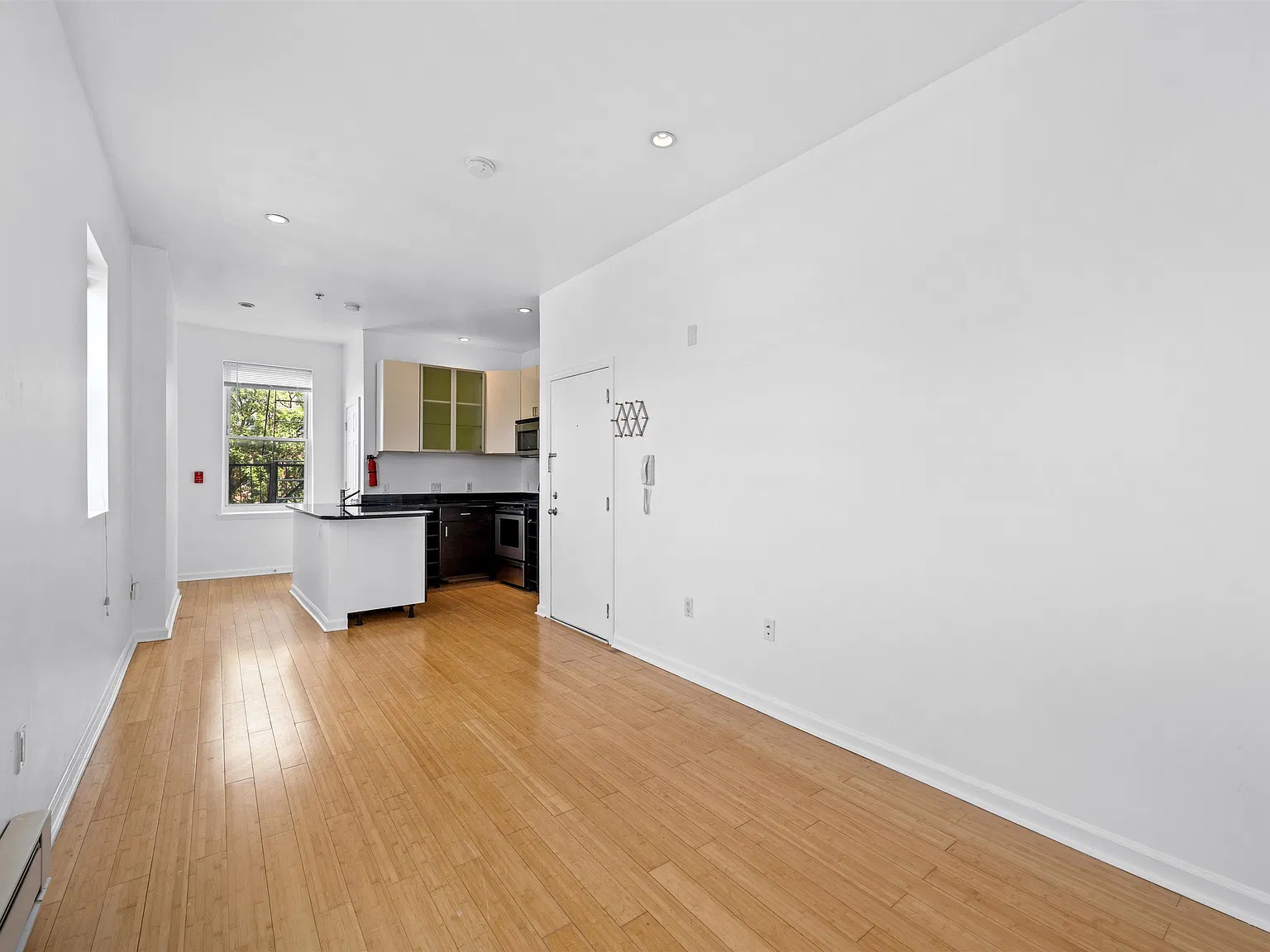 1 bed, 600 sqft, $2,306 — Photo 3