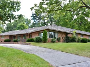 2466 S Edgewater Dr, Springfield, MO 65804
