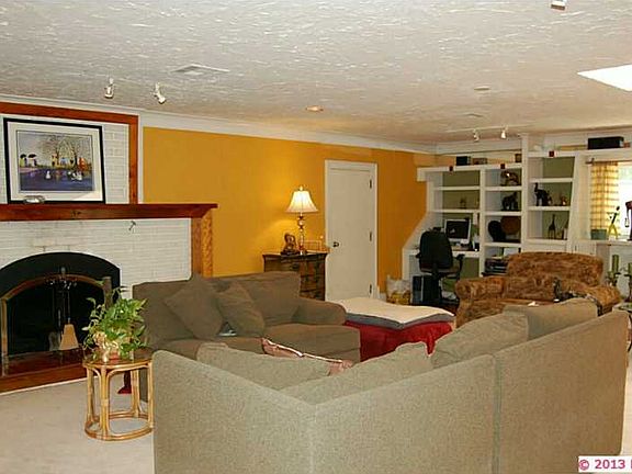 3rd image of 1708 McKinley Rd