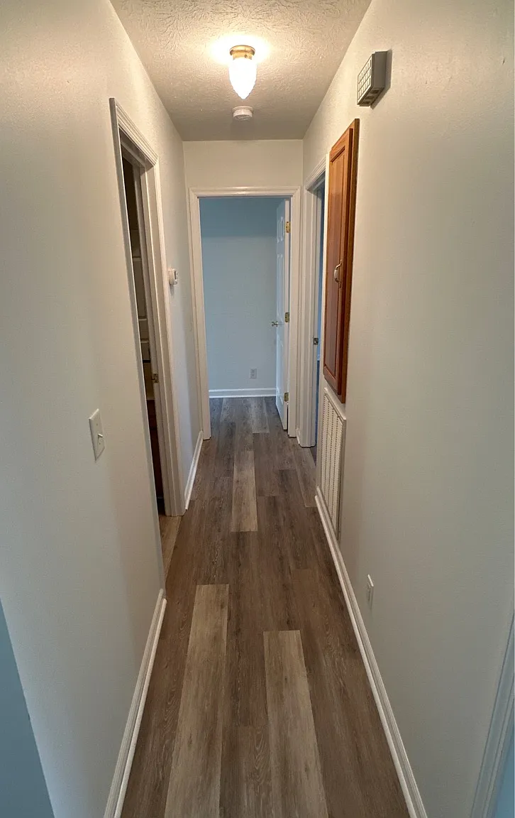 200 Glendale Avenue - B — Photo 3