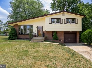 160 Ashbrook Rd, Cherry Hill, NJ 08034