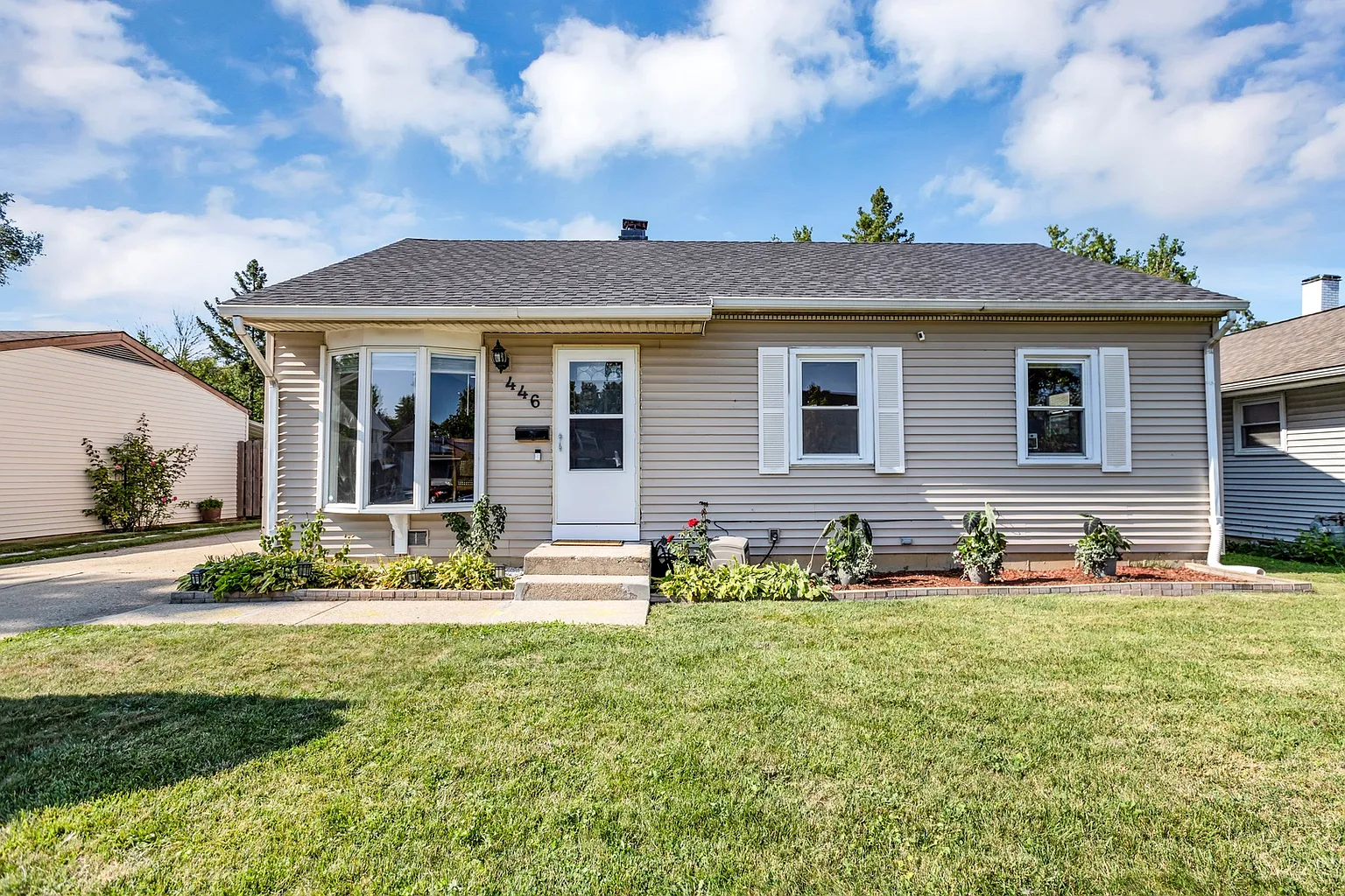 446 Norton Ave photo 1