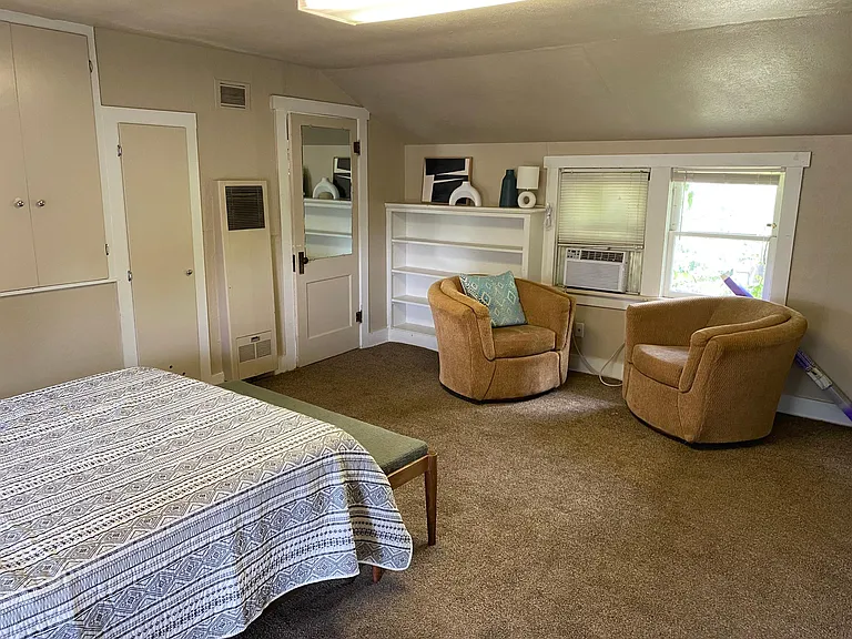 Comfortable Bed and chairs. Lots of windows for natural lighting.
