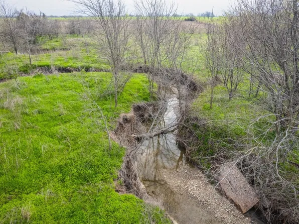 2 Dry Branch Rd, Waxahachie, TX 75165