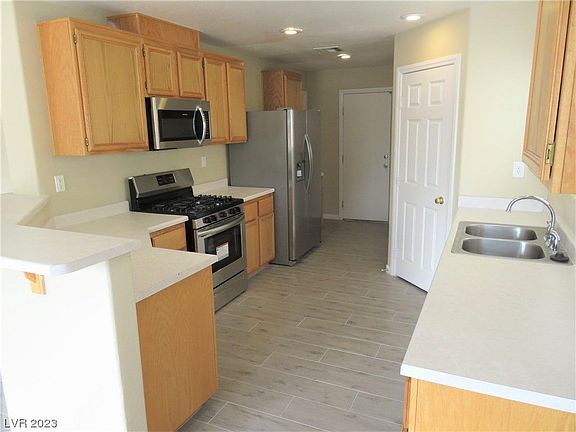 3rd image of 6217 Mercer Valley St