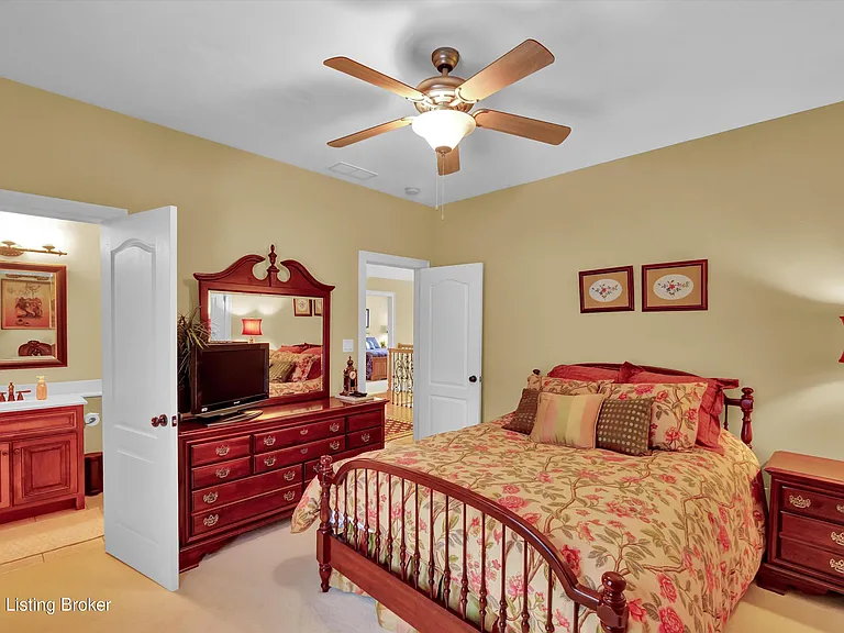 560 N Hubbards Ln — Photo 40