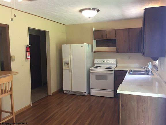 3rd image of 104 Western Dr
