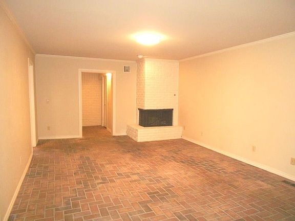 3rd image of 7901 Lakehurst Dr