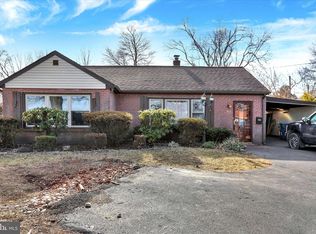 709 W County Line Rd, Hatboro, PA 19040