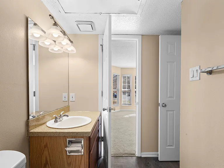 The Rooke (Classic) - 2 Bed / 2 Bath - 1,066-1,096 Sq.Ft.